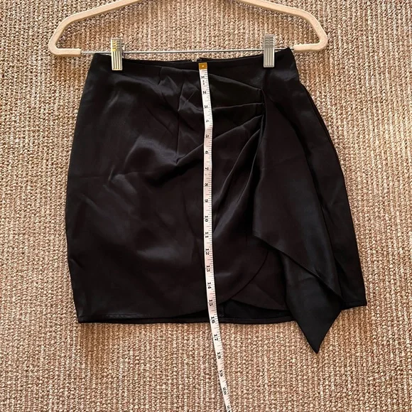 Xs Express Black Satin Skirt like new - Picture 6 of 10
